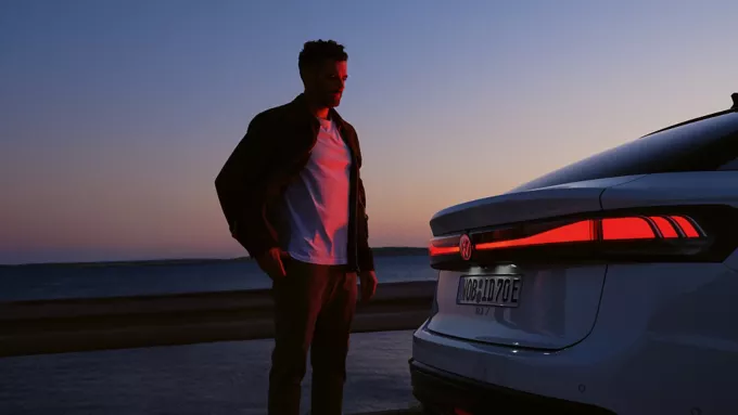 IC1169 ID7 man looking at rear lights